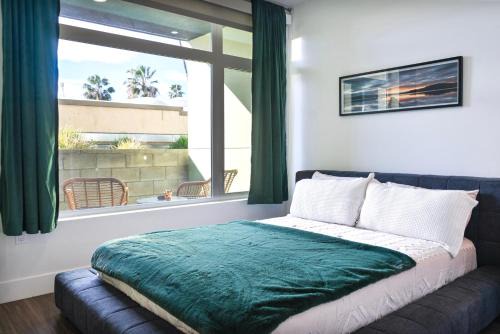 Hollywood Apartamento | Bright & Stylish 1-Bedroom, Walk to Netflix, Perfect for Long Stays FREE PARKING