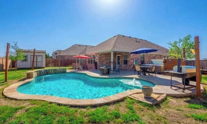 Leander Casa | Bright Stylish 3 BR Home w/ Pool & Hot Tub