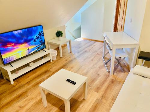 Haledon Apartamento | Bright, Stylish & Cozy Private Attic Unit near NYC!