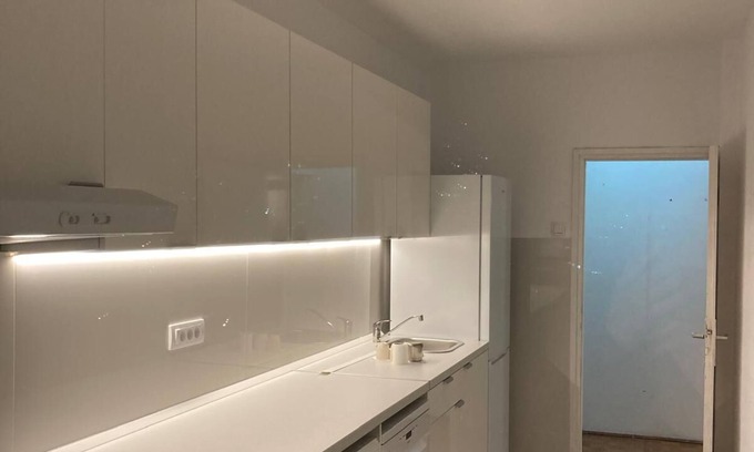 Novi Beograd Apartamento | Bright & Sunny 80m² New Belgrade Retreat with Terrace