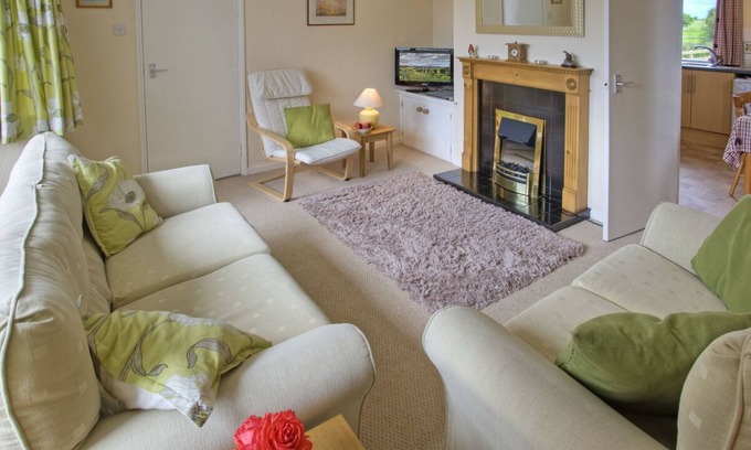 Belford Cabaña | Bright, sunny cottage with garden to three sides & overlooking fields
