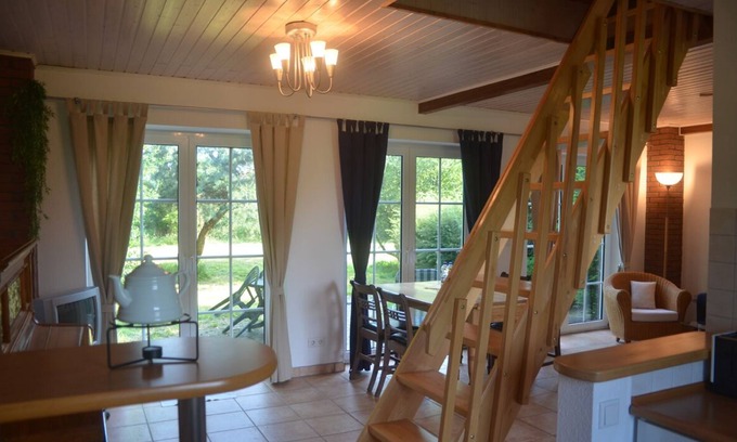 Grosefehn Casa | Brillante, soleada casa en una zona tranquila