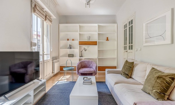 Trafalgar Apartamento | Bright Trafalgar 2BR, near Plaza de Olavide, by Blueground
