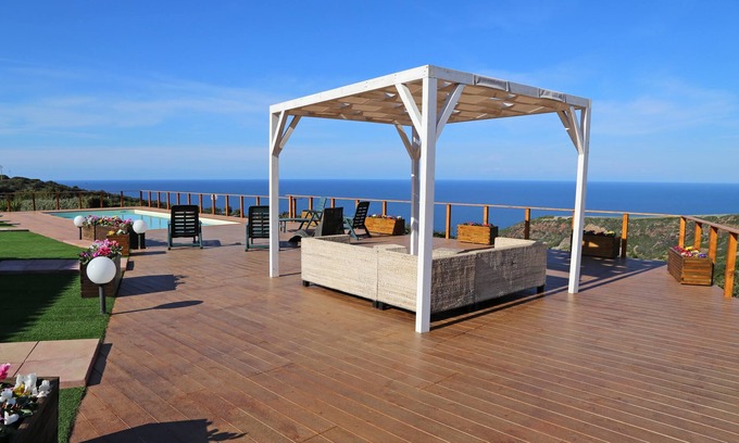 Terrabianca Villa | Villa luminosa con piscina privada, rodeada de césped y vistas al mar