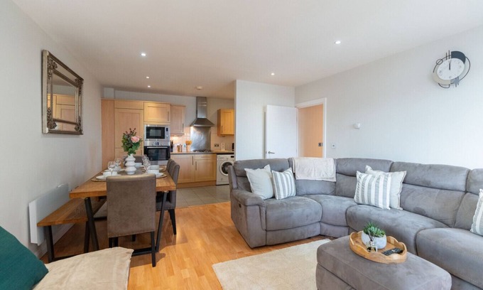 Watford Apartamento | Bright Watford Home | Balcony + Parking Included