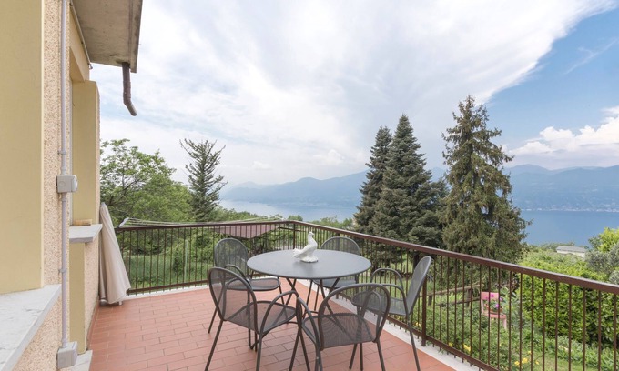 San Zeno di Montagna Apartamento | Luminoso apartamento San Zeno di Montagna con jardín y vistas al lago