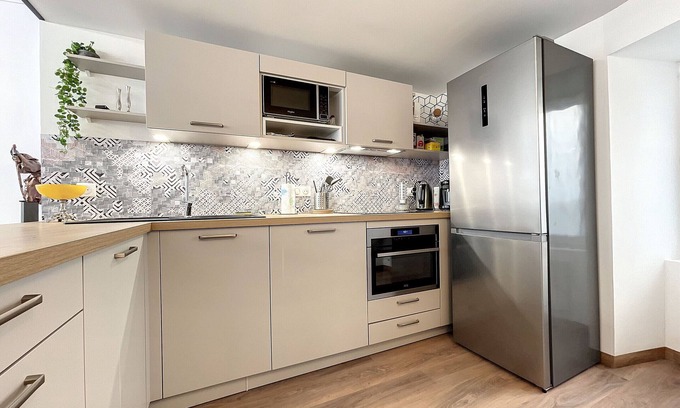 Saugues Cama Y Desayuno | Habitación Amarilla Luminosa con Baño Privado en Saugues