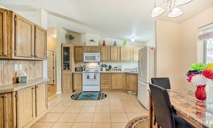 Fortuna Foothills Cabaña | Bright Yuma Home w/ Spacious Yard & Patio!