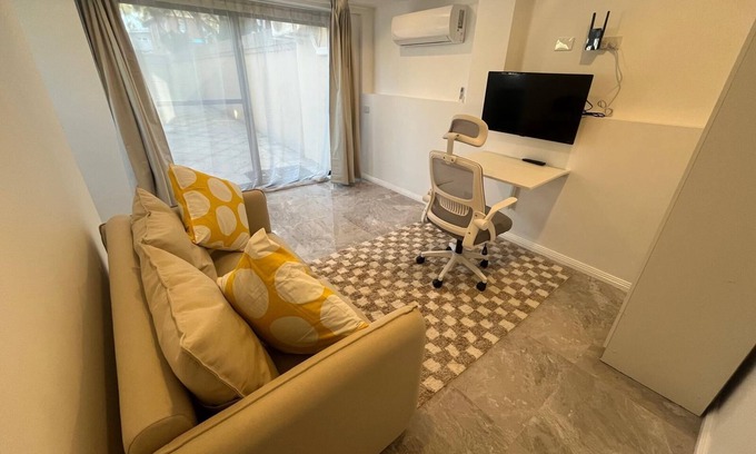 Brighton East Apartamento | Brighton Guest Suite – Walk to Bay St, Train, Sky Bus and Beach. Free Parking!