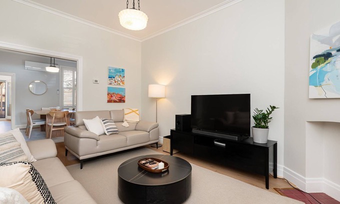St. Kilda East Casa | Brightside Belle by Property Mums