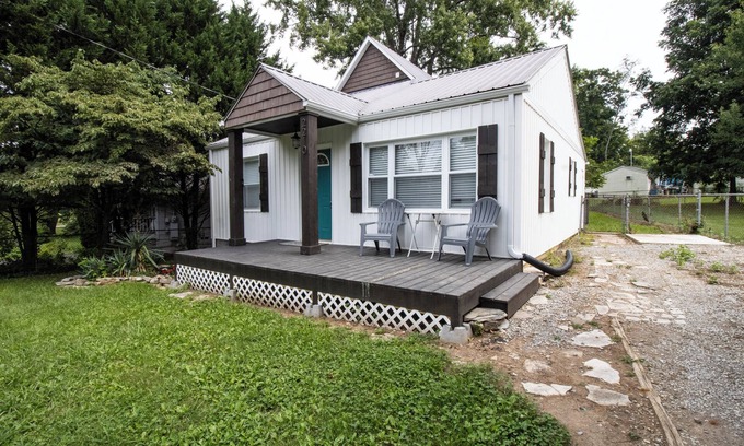 Knoxville Casa | Brilliance of Bradshaw! 10 min from Downtown Knoxville!