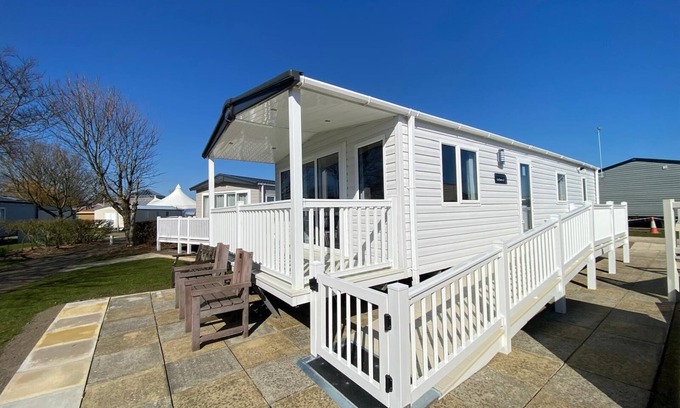 Hopton on Sea Casa | Brilliant 6 berth caravan for hire at Haven Hopton in Norfolk ref 80039G