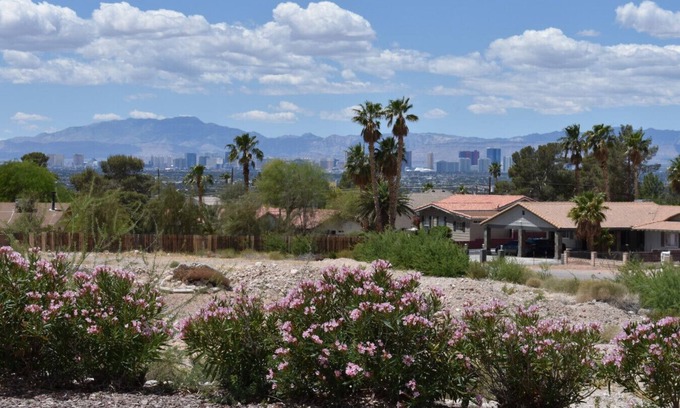 Sunrise Manor Condominio | Brilliant Beverly Casita King Pools/gym($3)3miles
