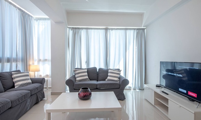Downtown Santo Domingo Apartamento | Brilliant Harmony Apt 7th FLR Pool*Gym in La Julia