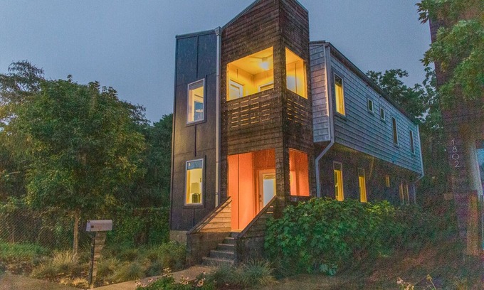 Chattanooga Casa | Brilliant Southside Home on 2 Acre Park + Pet Friendly