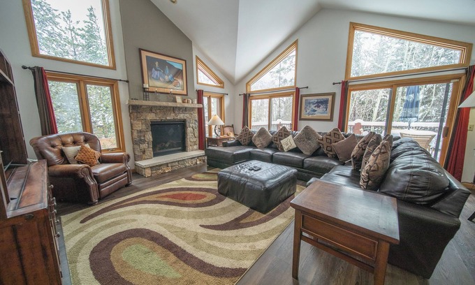 Keystone Casa | Bring the Dogs, Private hot tub, large deck
