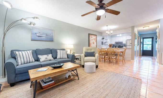 Saint Simons Island Condominio | Bring the pets! Central to beach, 5 star dining, music, +++. 3 beds, bikes incl!