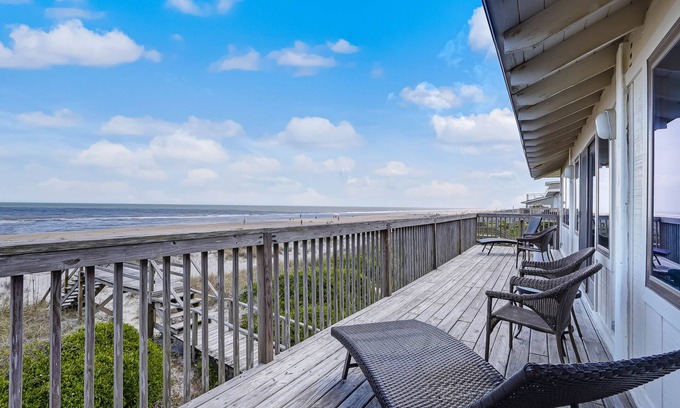Fernandina Beach Hotel | Se aceptan mascotas 3 dormitorios / 2 baños casa frente al mar, capacidad para 8 personas. Hermosas vistas desde las cubiertas frente al mar.