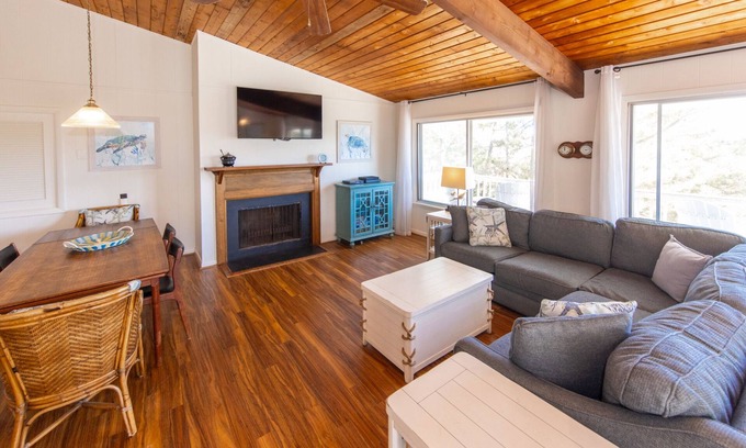 Sandbridge Casa | Bring your Pup! Charming Cottage steps from the Beach, Elevator!