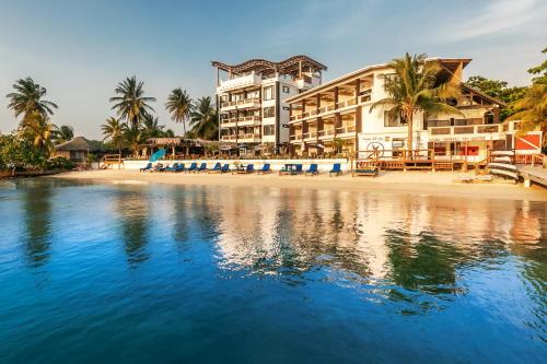 Antoneys Cay Hotel | Brisas Del Mar Beach + Dive Resort