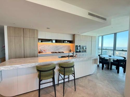 Brisbane Central Business District Apartamento | Brisbane City 3-Bedroom Luxurious Family Apartment Queens Wharf QWR50