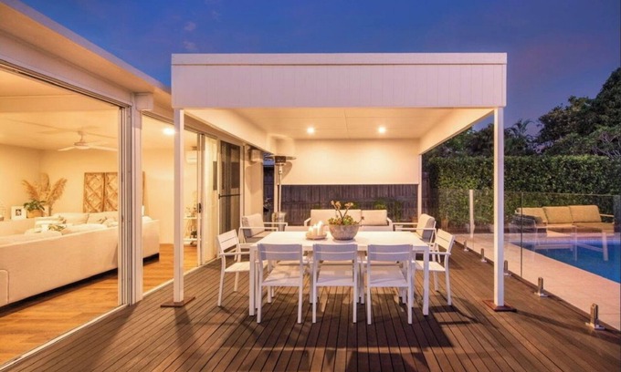 Rochedale South Casa | Brisbane Palm Springs - FAST WIFI - Resort style pool - Pet Friendly