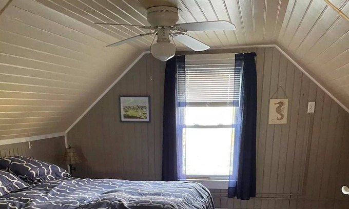 Bristol Casa | Bristol, RI recently renovated waterfront cottage