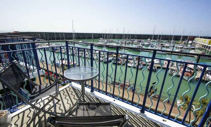 Seafront Cabaña | Britannia Harbour View Parking by Brighton Holiday Lets