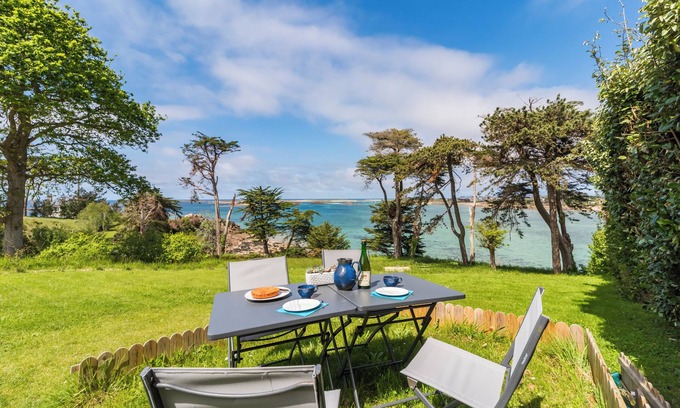 Trebeurden Chalet De Esquí | Brittany, Cote de Granit Rose, Chalet with sea view, feet in the water