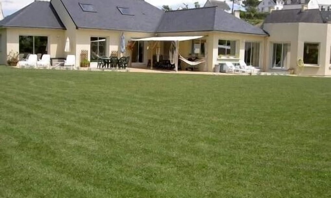 Saint-Nic Villa | Brittany house 12 people interior swimming pool edge of sea