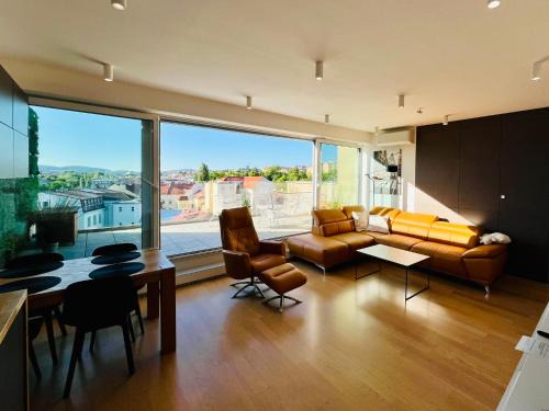 Brno-stred Apartamento | Brno City Center Apartment with parking and a big terrace