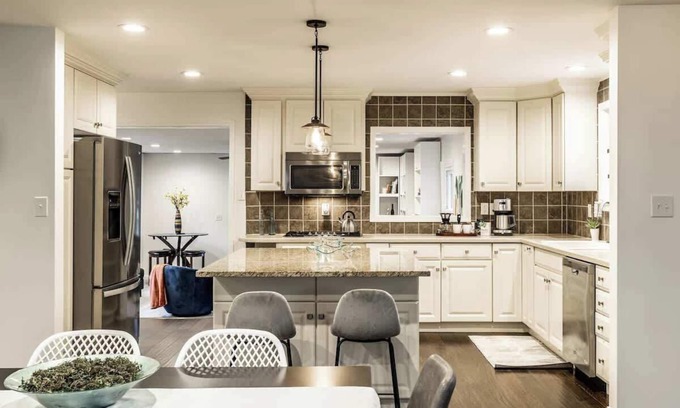 Broad Ripple Casa | Broad Ripple Falcon Crestview Bungalow