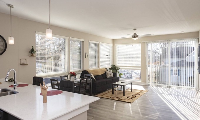 Indianapolis Condominio | Broad Ripple's Best Kept Secret 2BR w/ FREE PARKING
