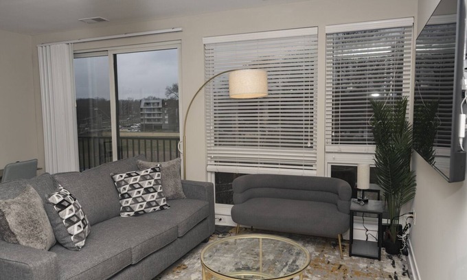 Indianapolis Condominio | Broad Ripple's Hidden Gem 1BR with Free Parking