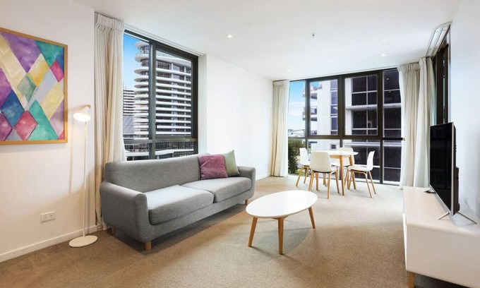 Broadbeach Waters Condominio | Broadbeach Apartment - Central, WiFi & Secure Park