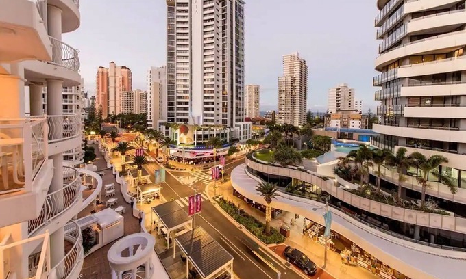 Broadbeach Hotel | Broadbeach Holiday Apartments