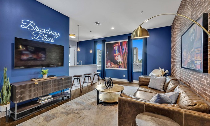 West End Condominio | Broadway Blues at 30th Lofts Near Vandy/West End Nashville, Great Summer Rates