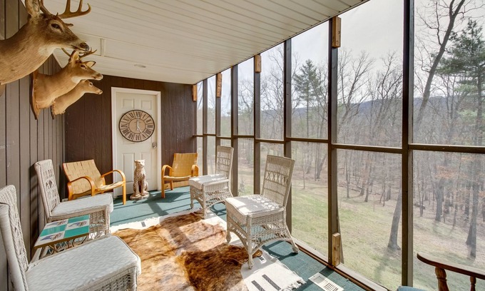 Broadway Cabina | Broadway Cabin w/ Hot Tub: Hike & Ski