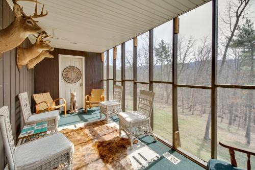 Broadway Casa | Broadway Cabin with Hot Tub Hike and Ski