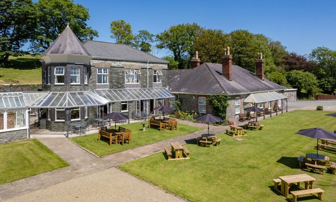 Laugharne Casa | Broadway Country House Hotel