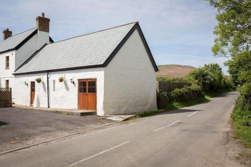 Llangennith Casa | Broadway Farm Holiday Barn with hot tub