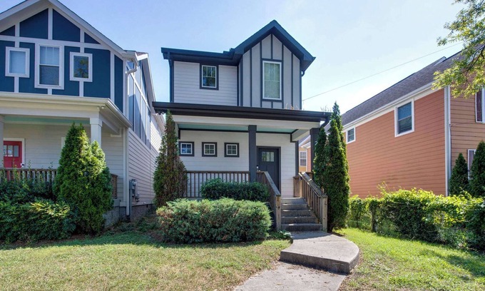 North Nashville Casa | Broadway Retreat Sleeps 10 3BR Downtown Escape