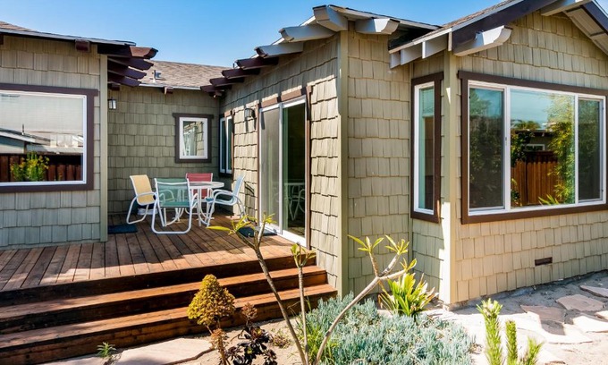 Pierpont Bay Casa | Brockton Diamond