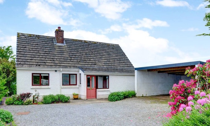 Llanfyrnach Casa | Sentado en su propio gran jardín cerrado, el bungalow adosado de 2 dormitorios cerca de Cardigan es