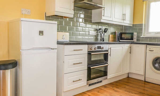 Boncath Cabaña | BROHEDDWCH, pet friendly, country holiday cottage in Boncath