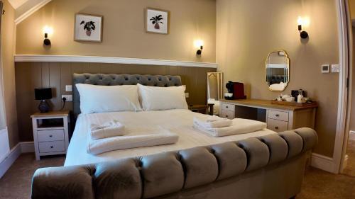 Fivelanes Hotel | Bronn Ewhella - Rising Sun Inn