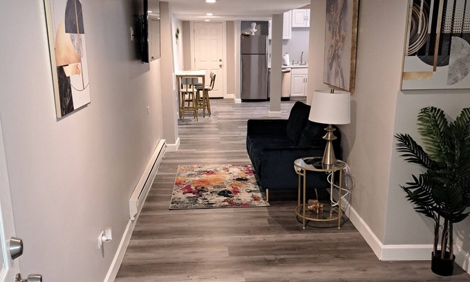 Grand Boulevard Apartamento | Bronzeville Beauty - 2 bed/1 bath, small-pet friendly, centrally-located unit