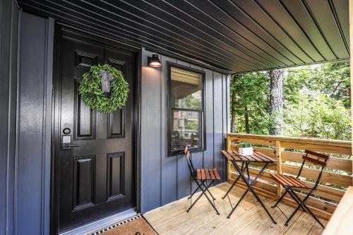 Lincoln Casa | BrookHaus - Modern Cabin Stay at Harvard Brook
