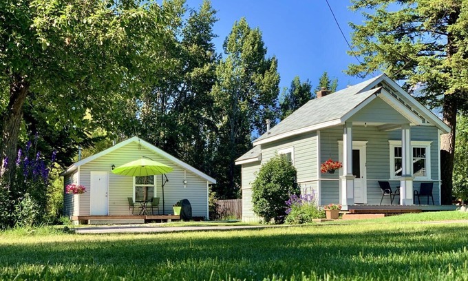 Golden Cabina | Brookside Motel Cabin # 2
