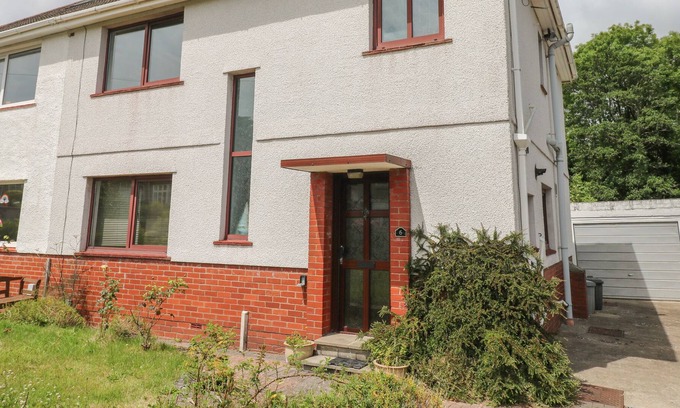 Mumbles Cabaña | BROOKVALE ROAD, pet friendly, with a garden in The Mumbles